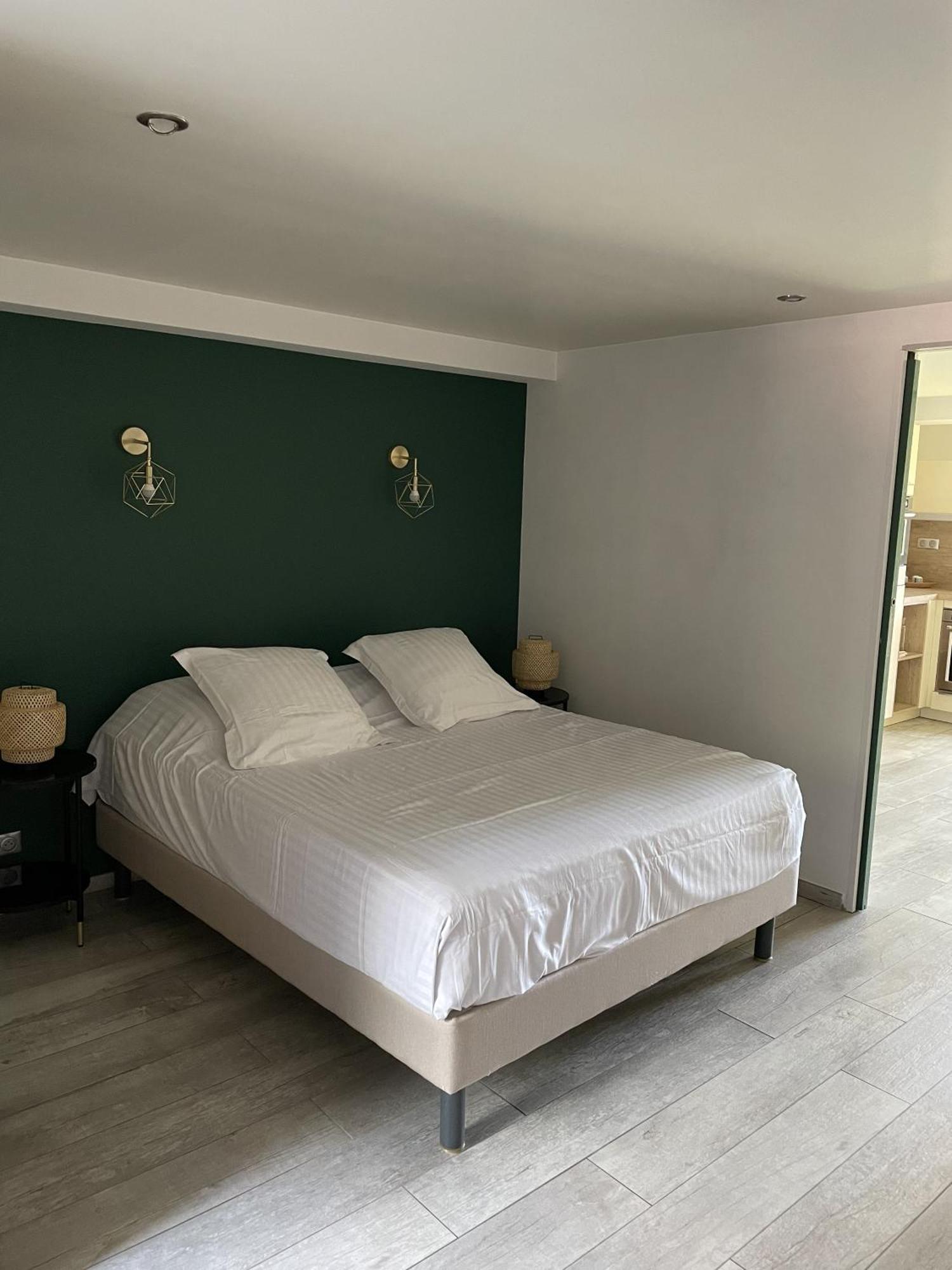 Le Rabelais Hotel Le Lavandou Bagian luar foto