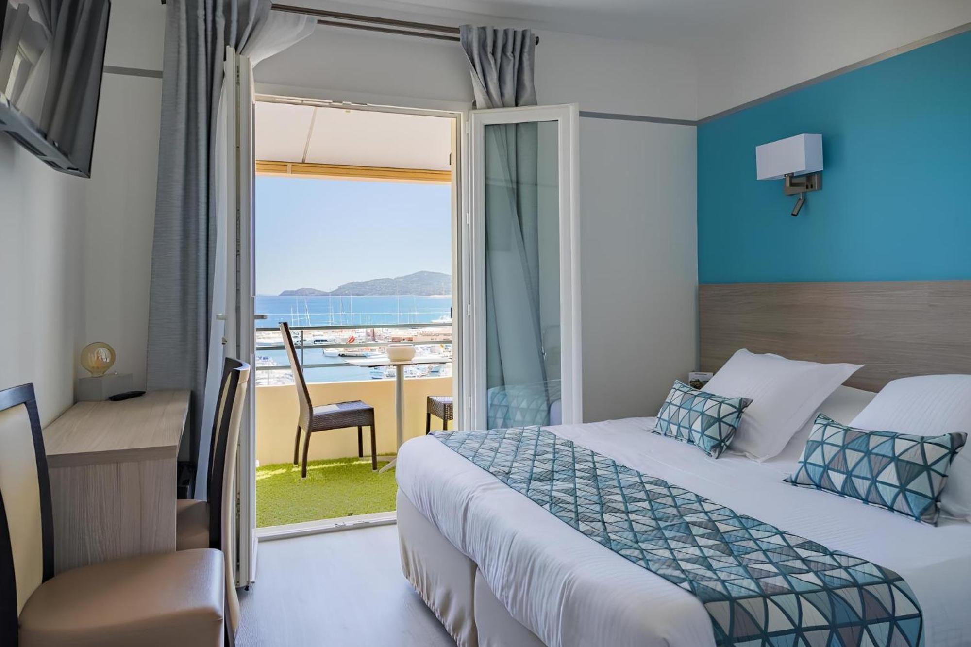 Le Rabelais Hotel Le Lavandou Bagian luar foto