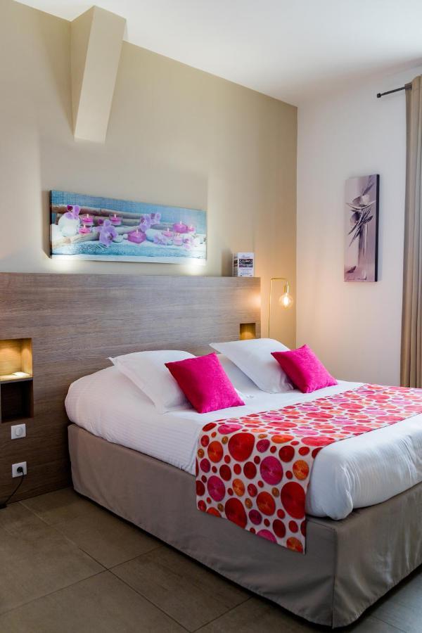 Le Rabelais Hotel Le Lavandou Bagian luar foto