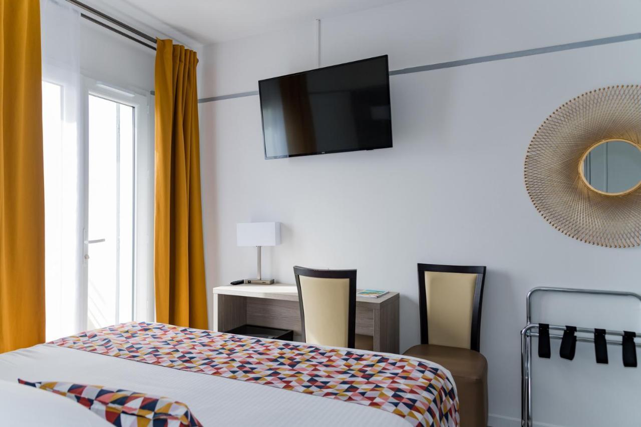Le Rabelais Hotel Le Lavandou Bagian luar foto