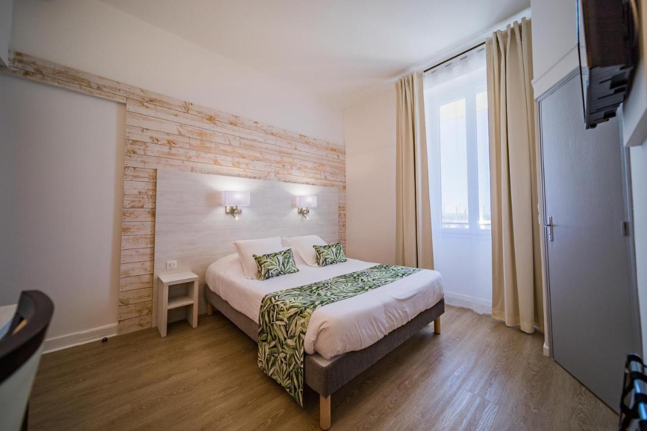 Le Rabelais Hotel Le Lavandou Bagian luar foto