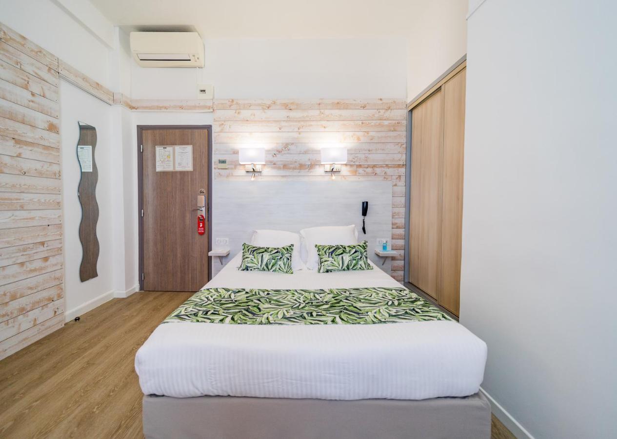 Le Rabelais Hotel Le Lavandou Bagian luar foto