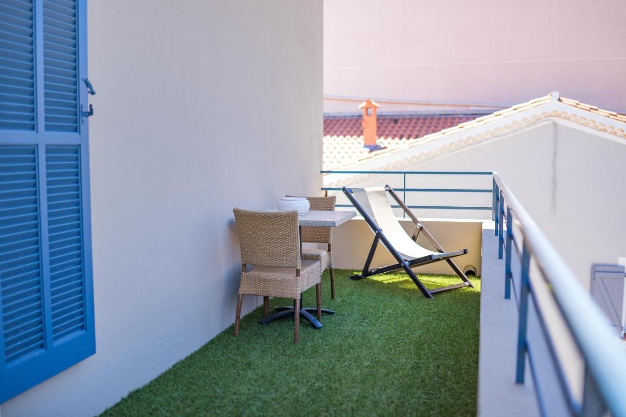 Le Rabelais Hotel Le Lavandou Bagian luar foto
