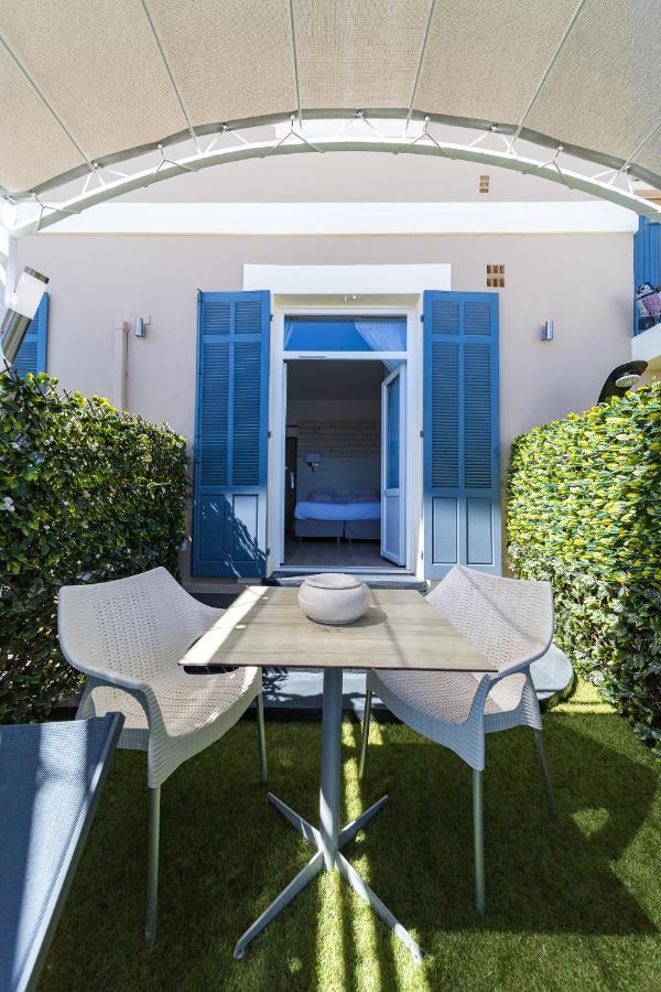 Le Rabelais Hotel Le Lavandou Bagian luar foto