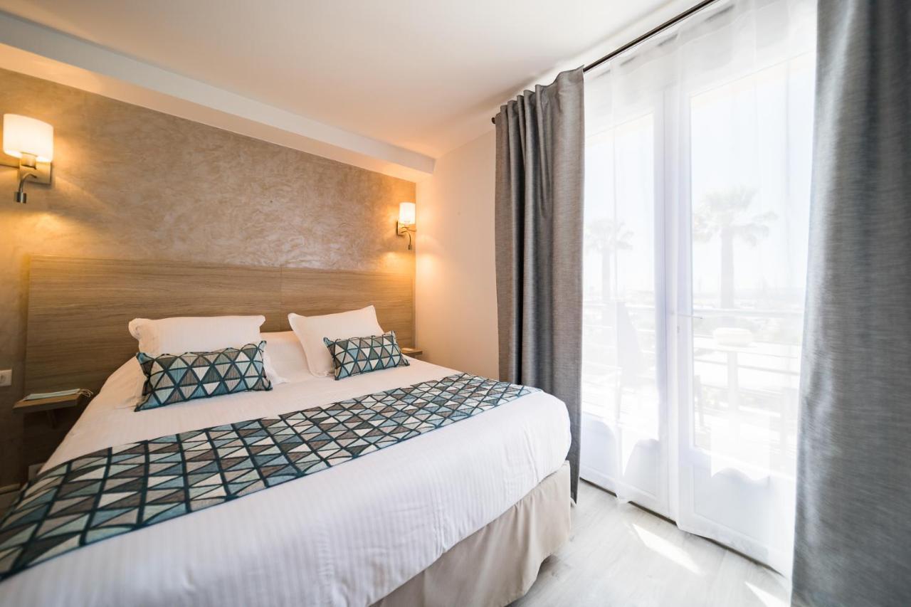 Le Rabelais Hotel Le Lavandou Bagian luar foto