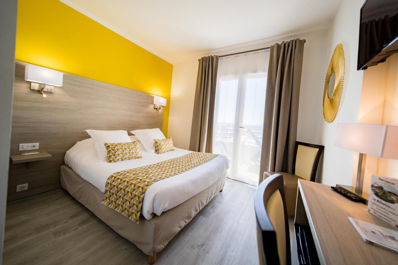 Le Rabelais Hotel Le Lavandou Bagian luar foto